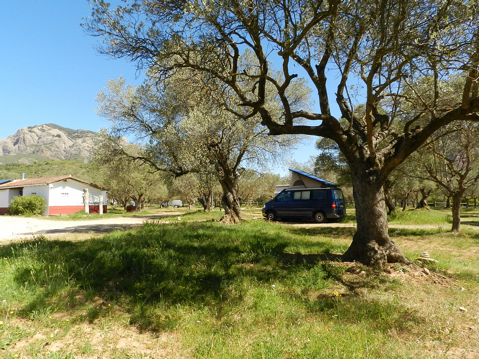 camper van au Camping Armalygal à Murillo de Gállego