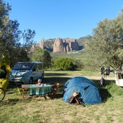 esprits camping-parcela en la naturaleza-flora y fauna local-multideportes-acampada