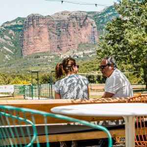 vistas a los mallos de riglos-terraza del bar restaurante o'spot