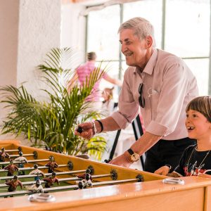 un babyfoot en famille-partagez de bons moments au camping armalygal