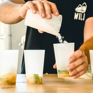 mojito-camarero-bar-restaurante-camping-armalygal-ospot-cocktail