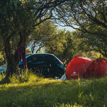 camper-camping armalygal-tents-parcelle avec de l'hombre-olivier