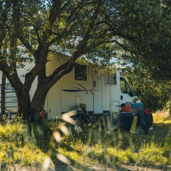 autocaravan-camper van-camping-armalygal-luz-electricidad-naturaleza-olivos